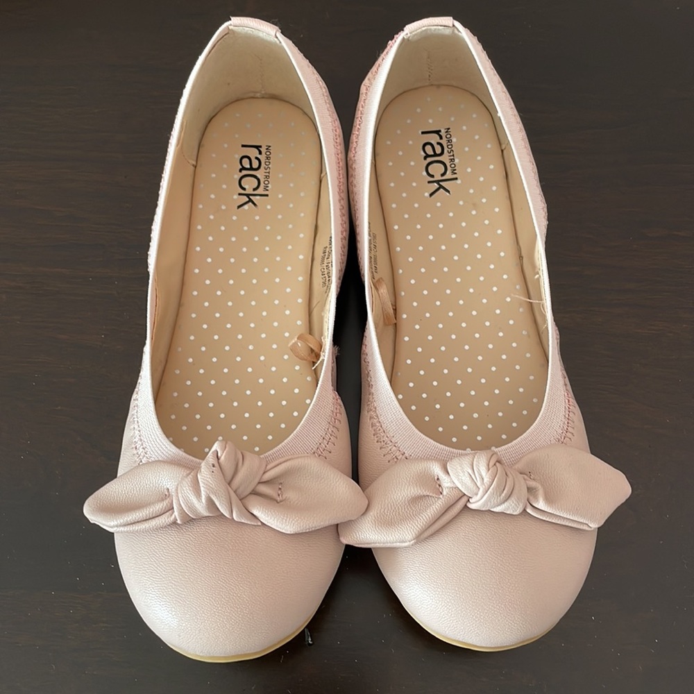 Flats pink shoes. Brand new with no tags 🏷